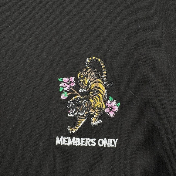 Members Only Shirt Mens 2XL Black Tiger Embroidered Graphic Logo Crewneck NEW - Picture 3 of 10